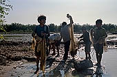 Tonle Sap - Kampong Phluk village - every day life